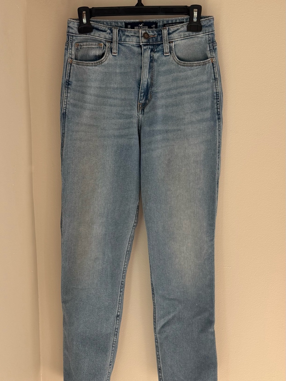 Hollister Women’s Ultra High Rise Mom Jean Medium Wash Size 5R